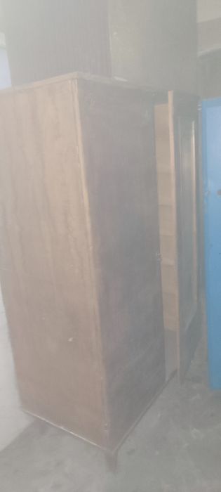 Шкаф з дзеркалом для дачі