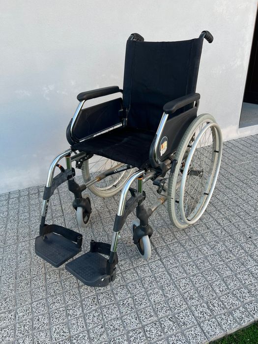 Cadeira de rodas como nova