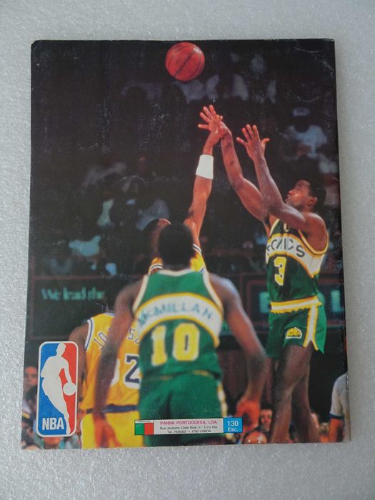 Caderneta de cromos Panini Basket NBA 90 Panini (tem 54 cromos)