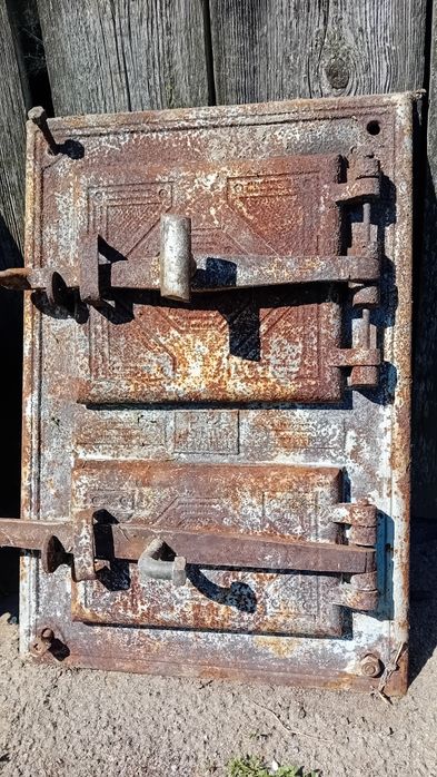 Stare drzwiczki do pieca kaflowego