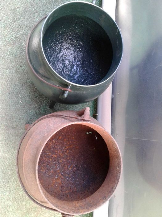 Potes em ferro antigos