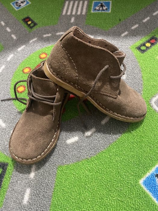 Botas de criança em pele