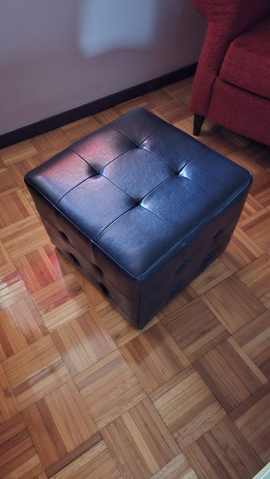 Puff preto (repousa pés)