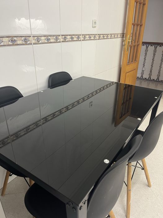 Conjunto mesa e cadeiras