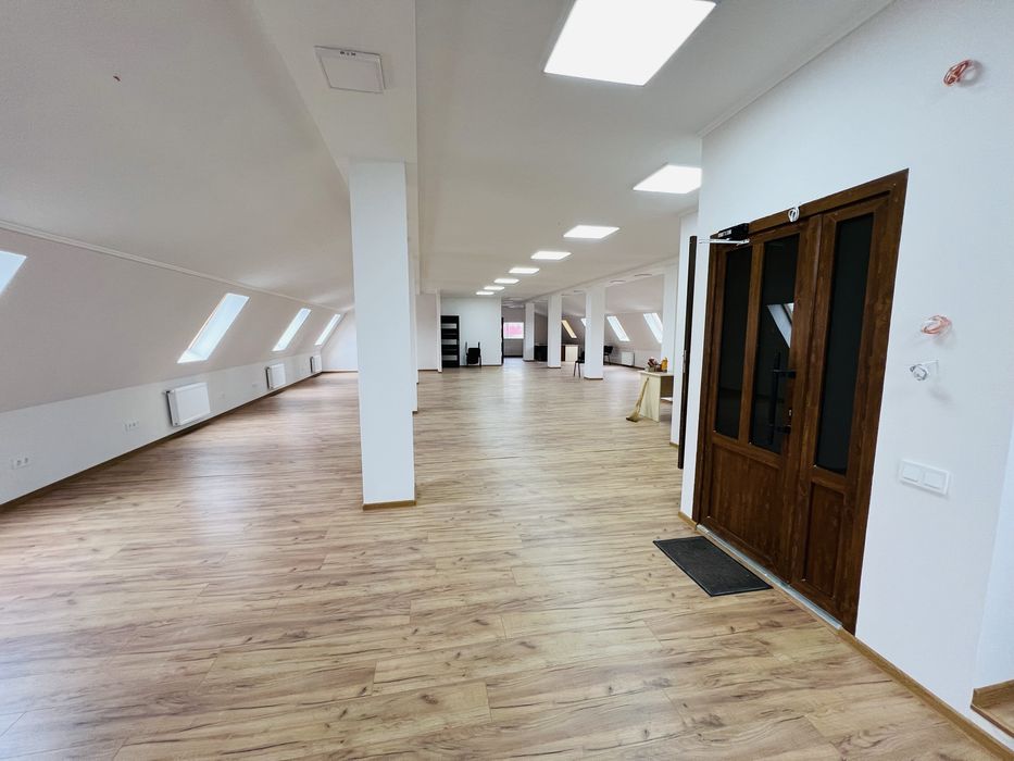 Продаж! Діючий офісний будинок 863м2 з ремонтом + земля 11.6 сот