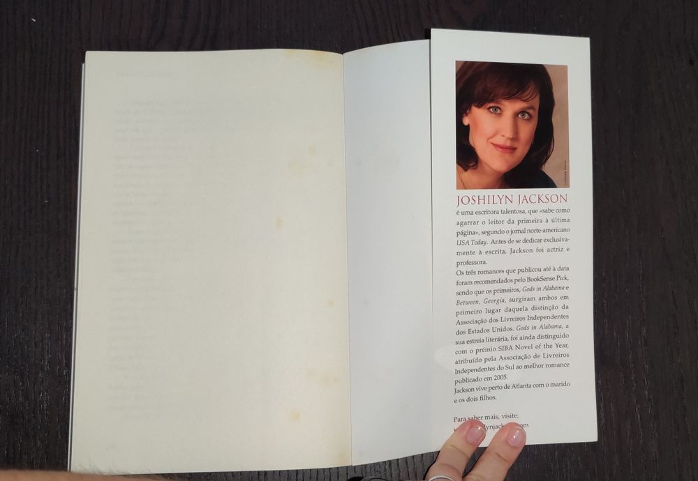 Livro A Rapariga que Brilha no Escuro