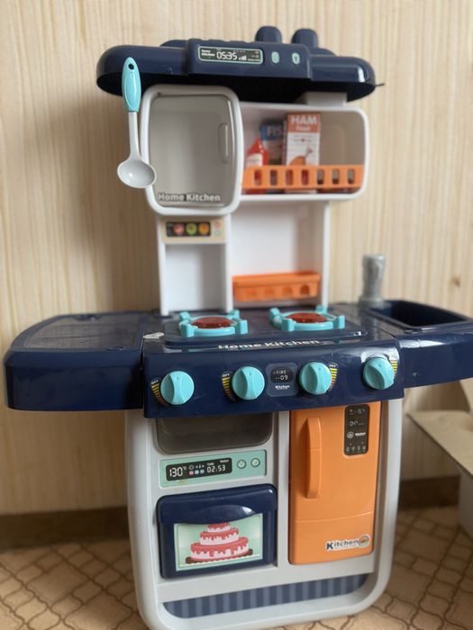 Кухня дитяча,світло,звук,тече вода