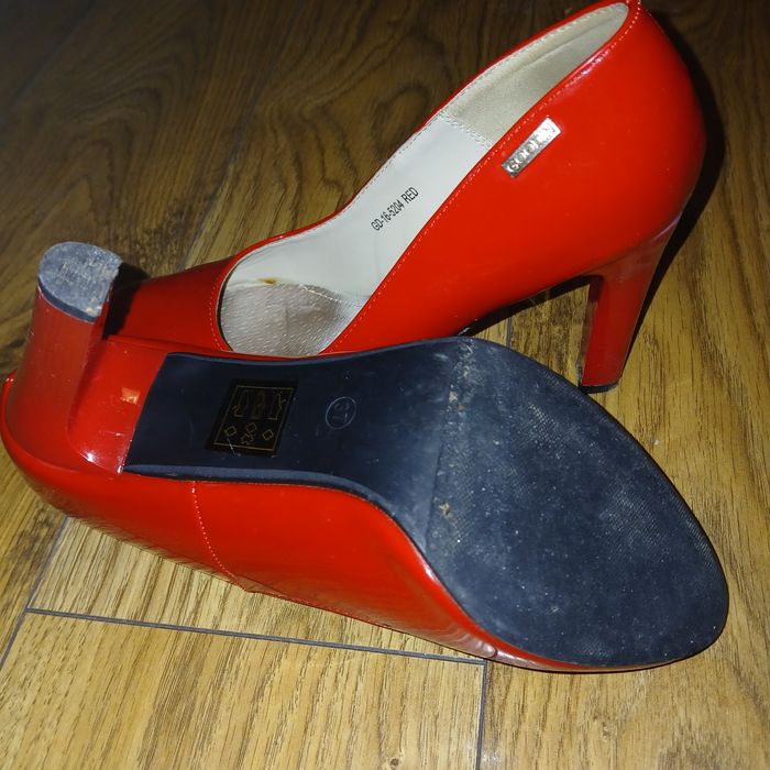 Szpilki pantofle 37 lakierowane