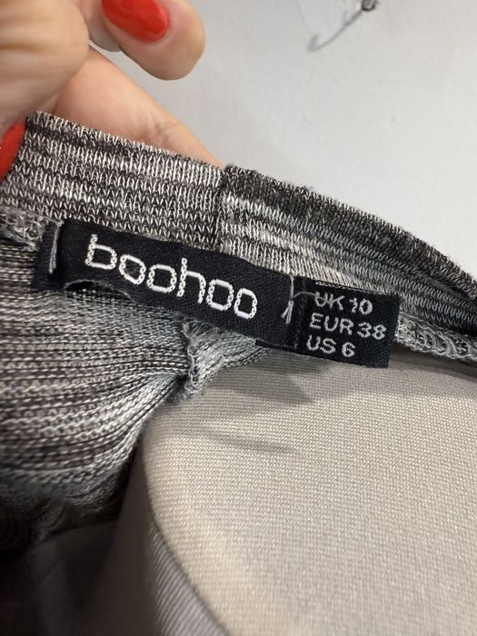 Szary sweterek z długim rękawem szaey sweter