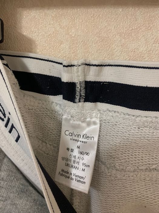 Продам штани Calvin klein розмір М