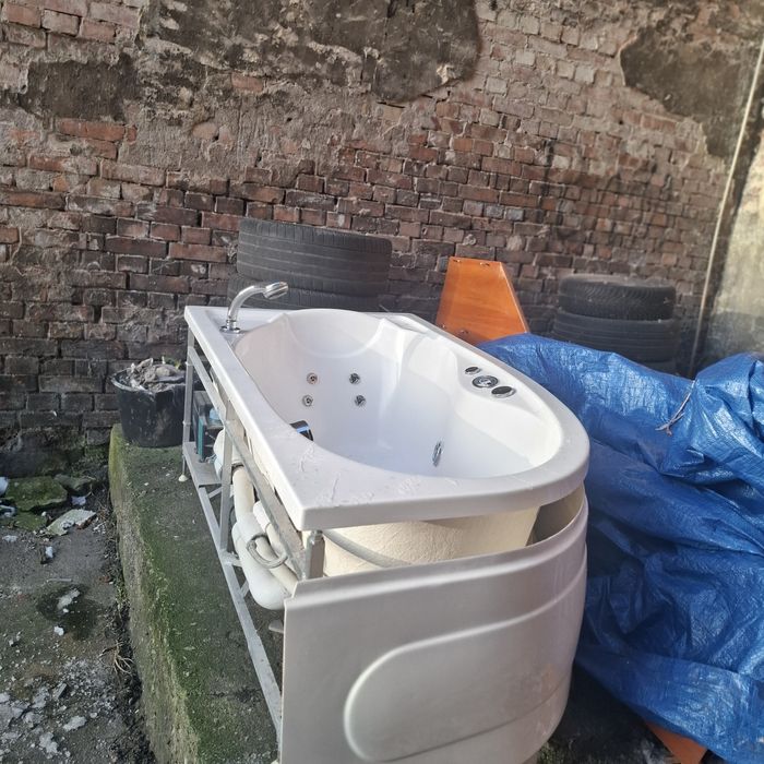 Sprzedam wannę z hydromasażem