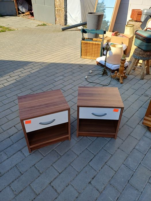 Komplet małych szafek nocnych