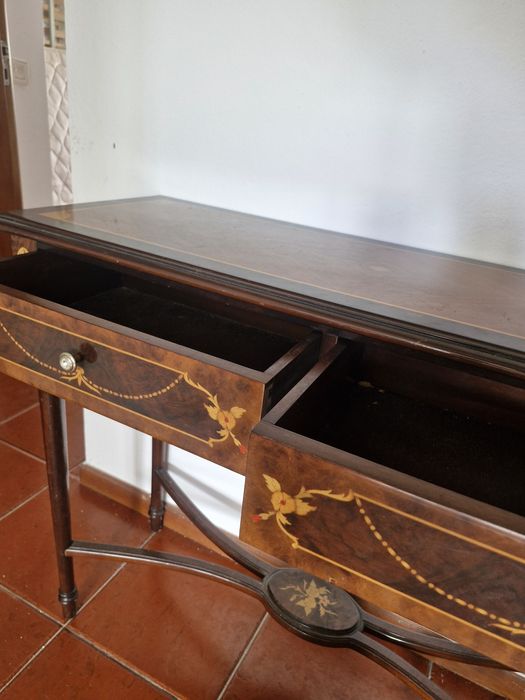 Consola em Mogno - reservado