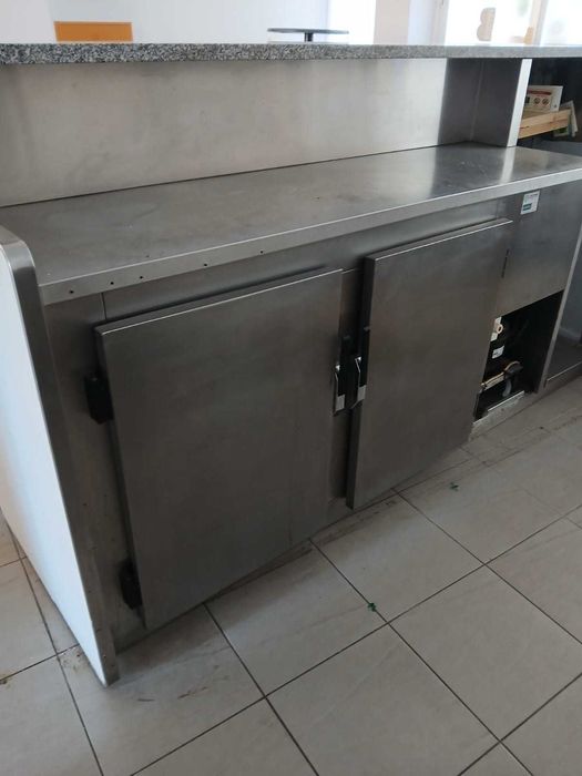 Balcão refrigerado c/tampo em granito