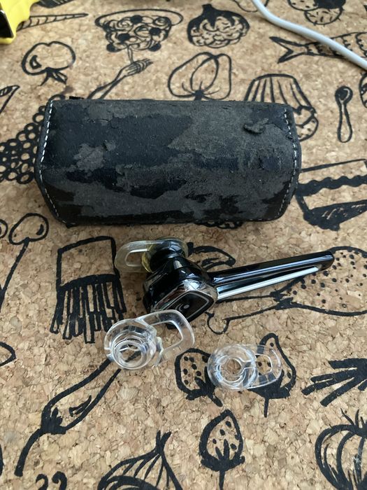 Блютуз гарнитура Plantronics Discovery 925