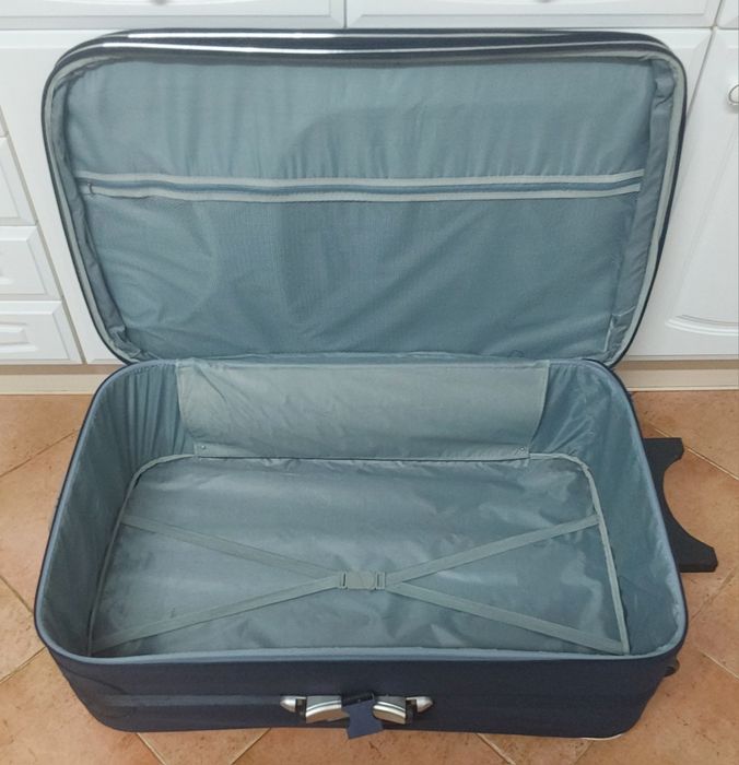 MALA , MALAS DE VIAGEM 30€ CADA. GRANDES E MUITO RESISTENTES.  Casa,Quarto, Arrumação, Sala, Mudanças.