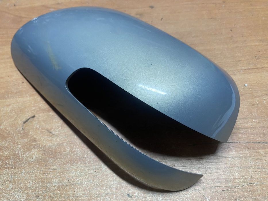Кришка накладка лівого водійського дзеркала тойота авенсіс т25 рестайл