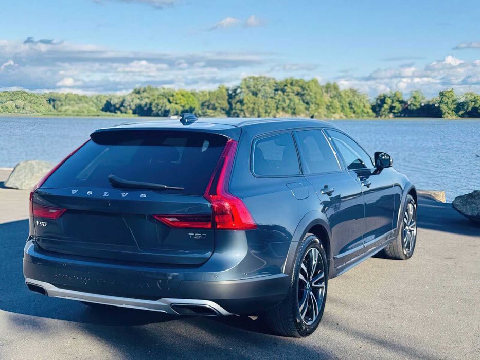Volvo V90 Cross Country T5      2018