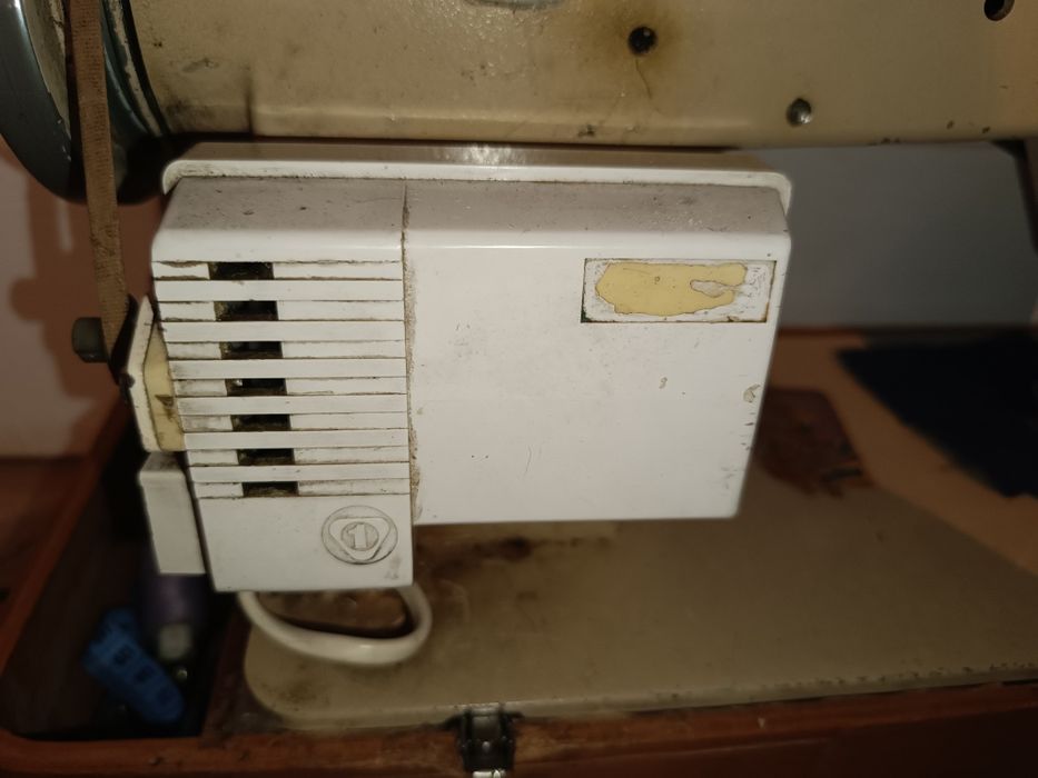 Maszyna do szycia Łucznik walizkowa