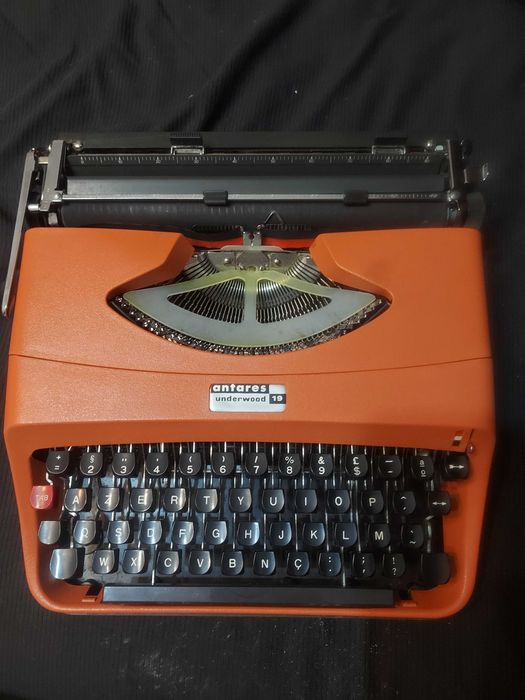 Máquina de Escrever Vintage Antares Underwood 19 – Como Nova!