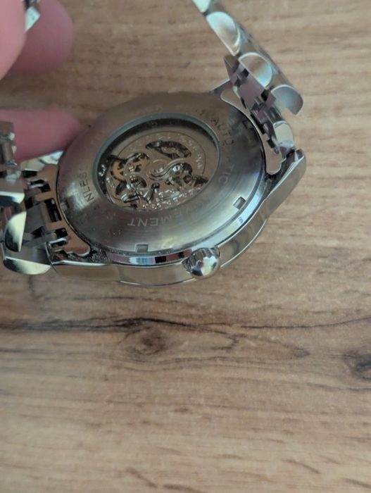 Часи casino J.Co