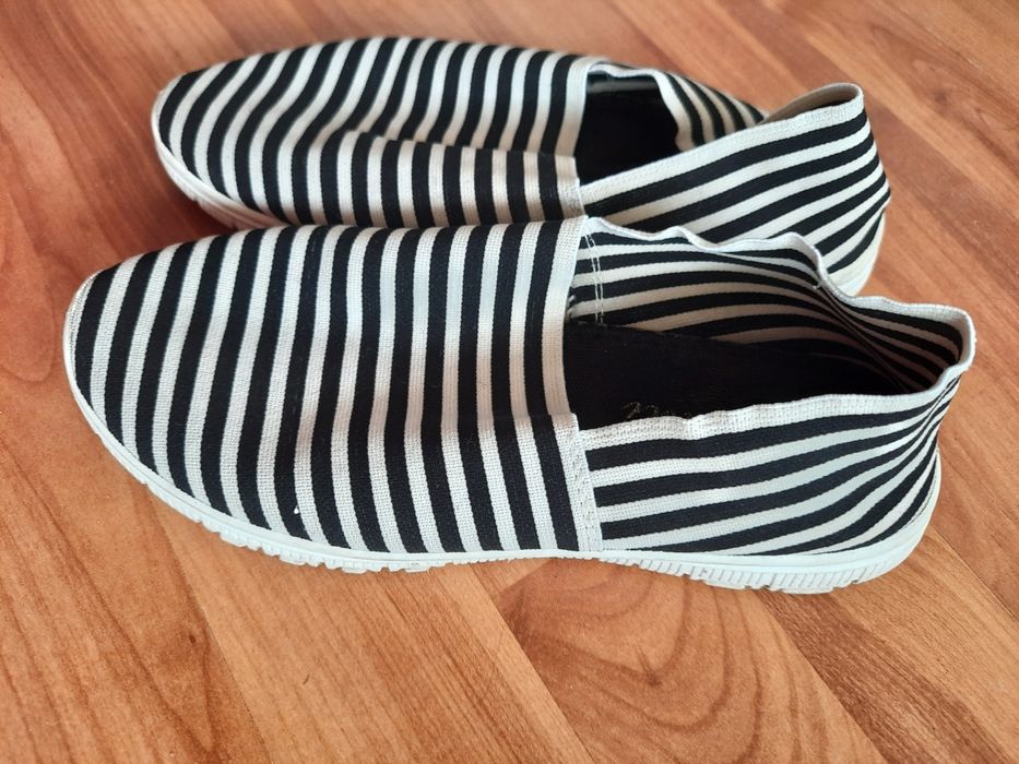 Trampki w paski biało czarne