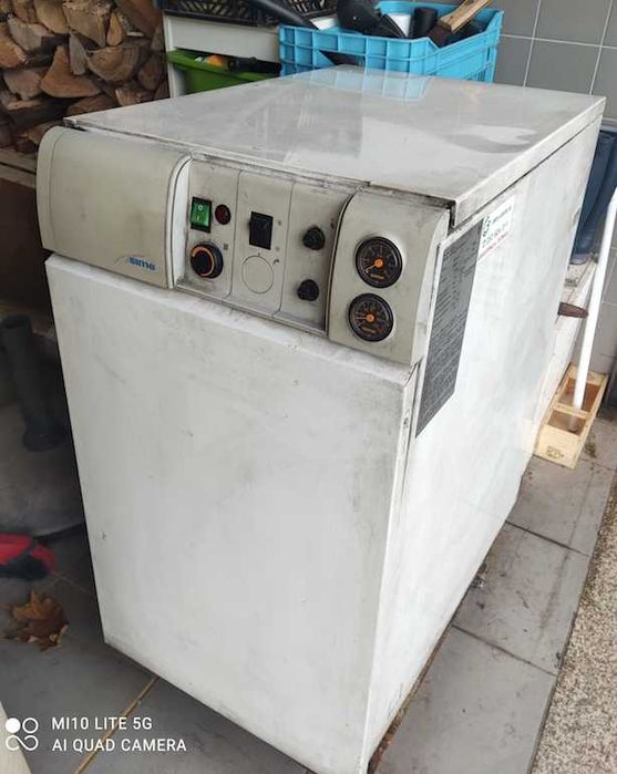 Caldeira a gasóleo da marca SIME, usada.
Depósito de 1000l.