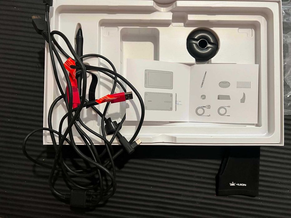 Tablet graficzny HUION Kamvas 13