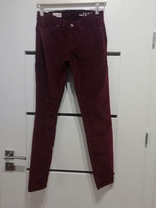 Bordowe sztruksy Gap 34