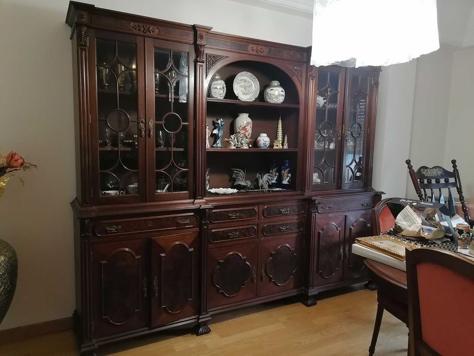 Louceiro de sala de jantar, estilo clássico