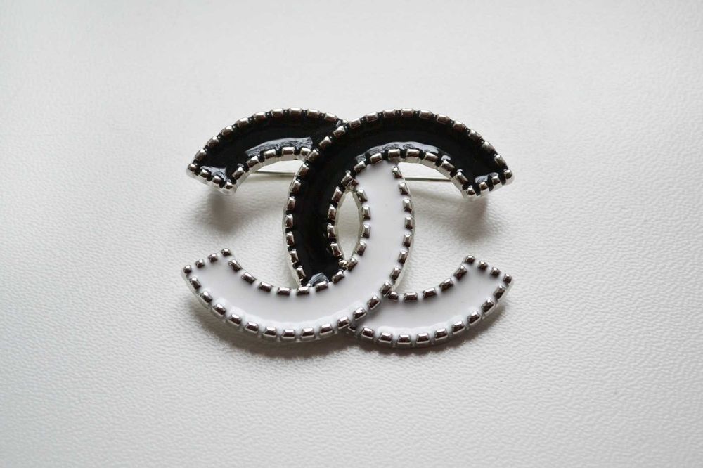 Роскошная брошь черно - белая брошка  Chanel