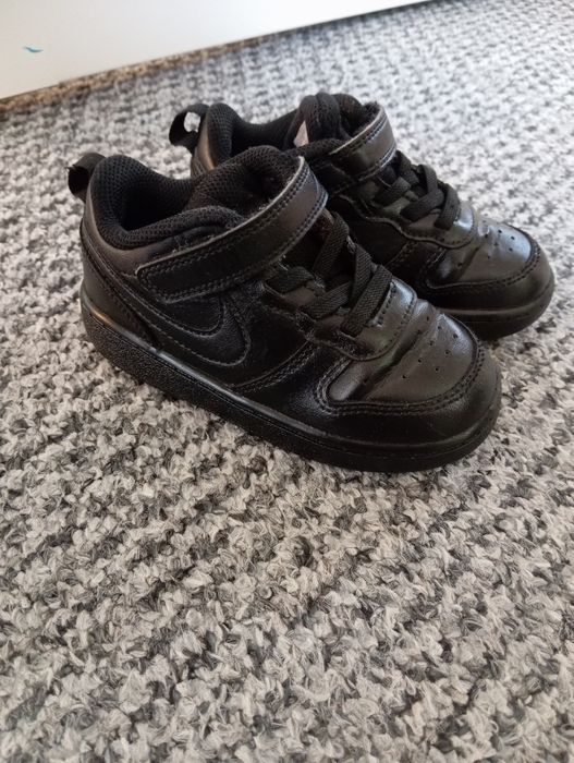 Buty Nike r. 25 (14cm)