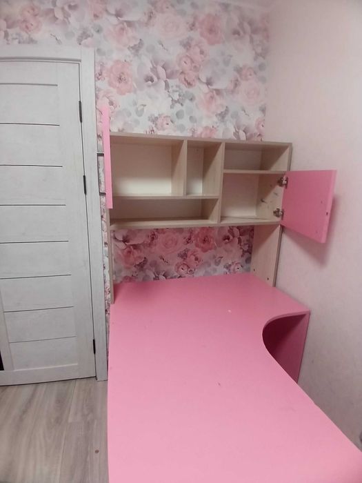 Стіл письмовий для дівчинки