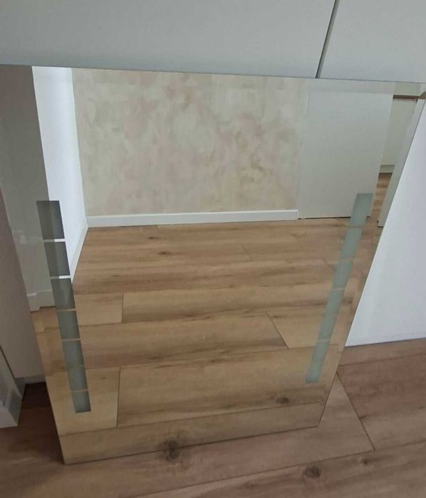Lustro łazienkowe podświetlane