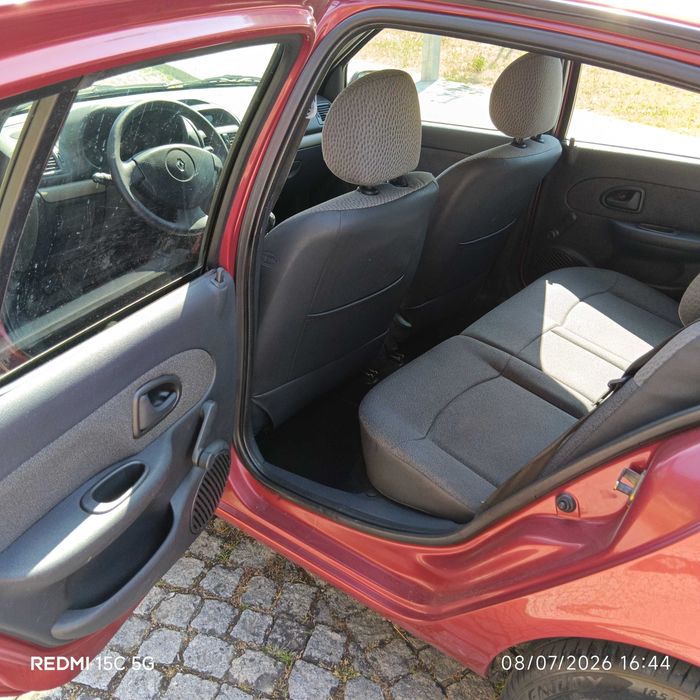 carro renault clio
