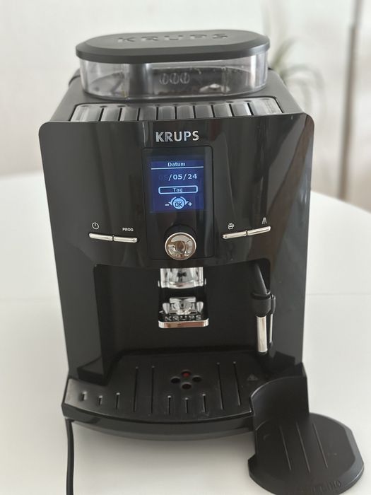 Кофемашина KRUPS  в хорошому стані повністю обслугована.