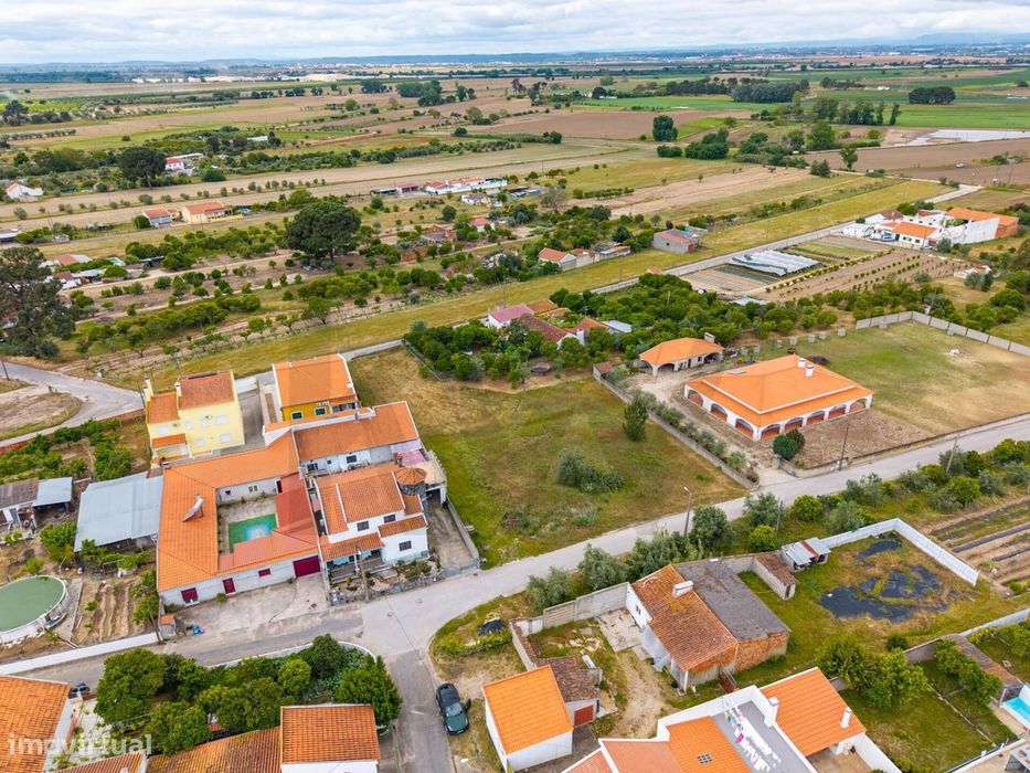Terreno Carregueira, 530 m2, com 381 m2 de área de construção — Carregueira, Santarém