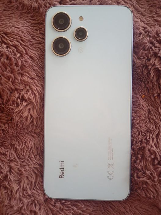 Продам телефон .