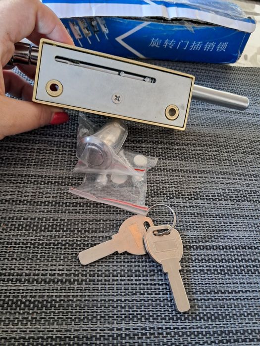 Trava de Porta Dourado com chaves - Amazon