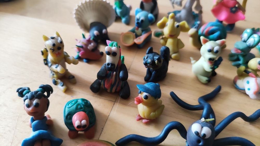Figurki z modeliny handmade, komplet 24 szt.