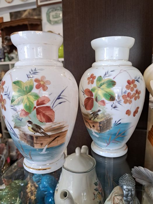 Louças antigas em bom estado