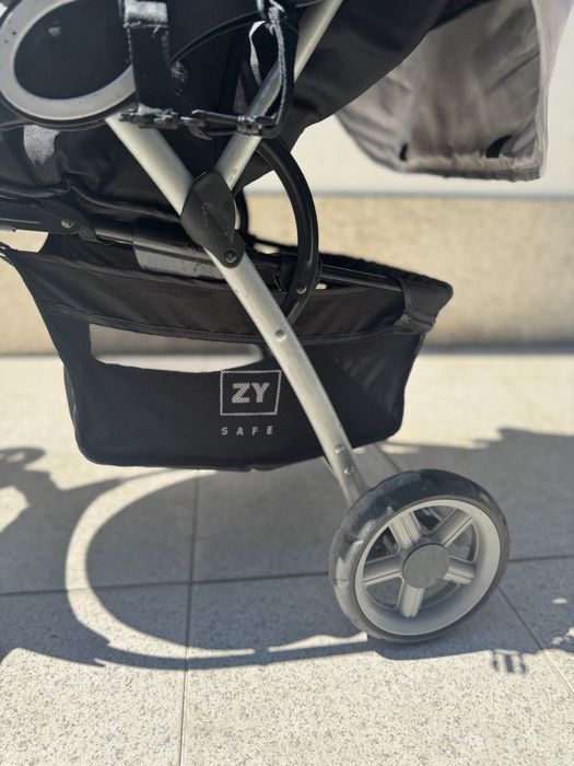 Carrinho bebe , cadeira e mesa