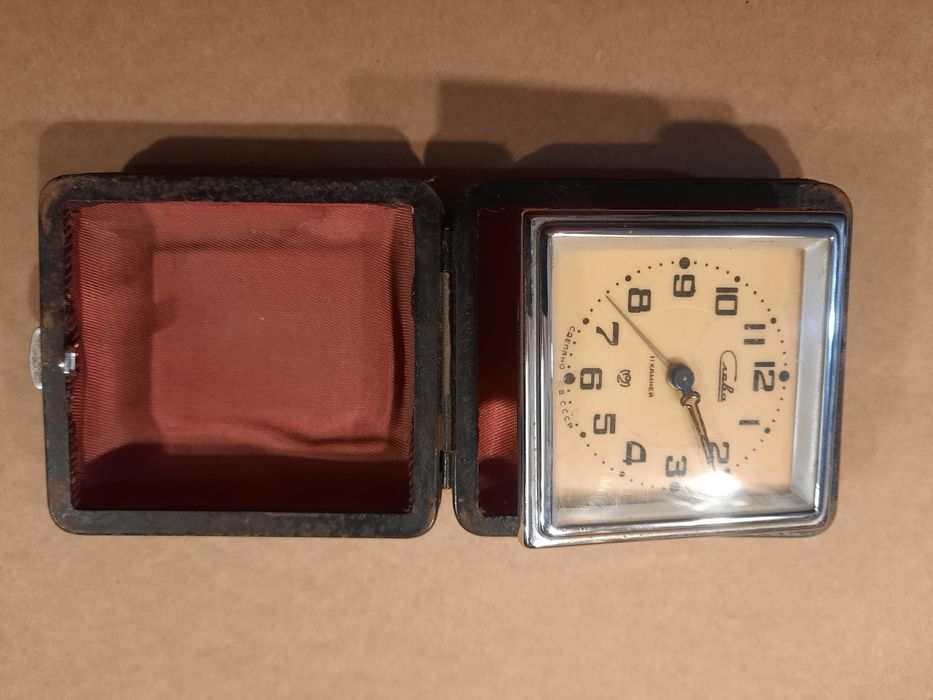 Годинник 2шт вживані.