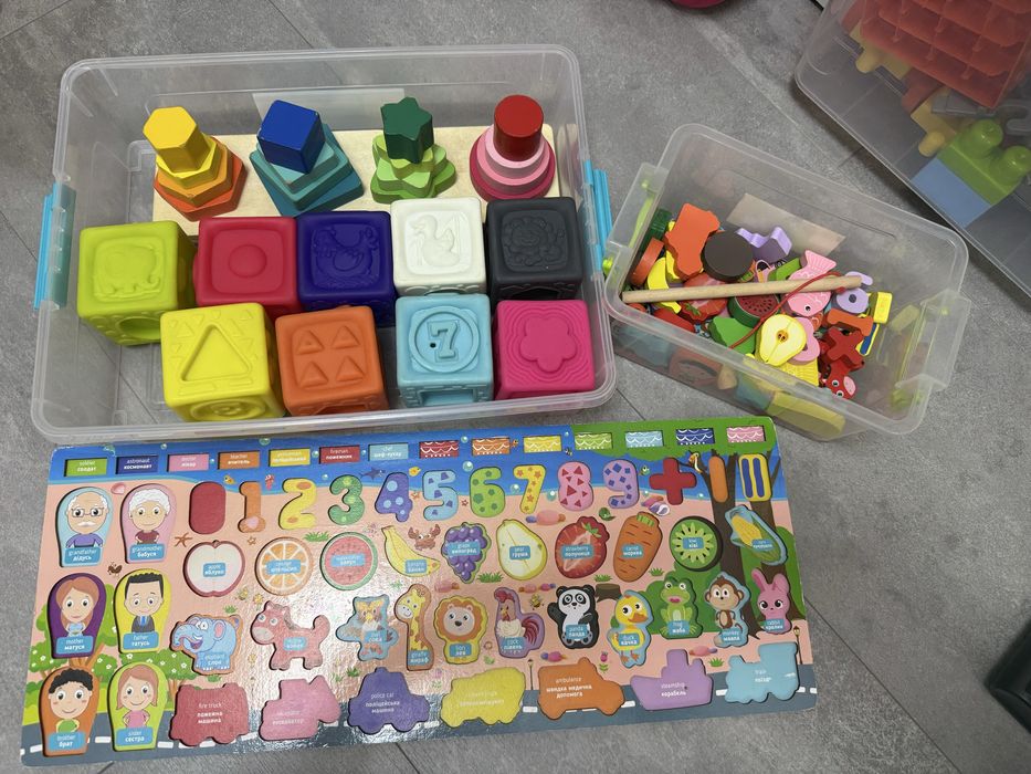 Продам деревʼяний сортер, гумові розвичаючі кубіки