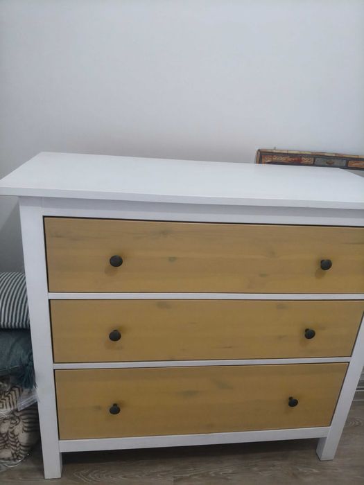 Cómoda e mesa de cabeceira Hemnes Ikea