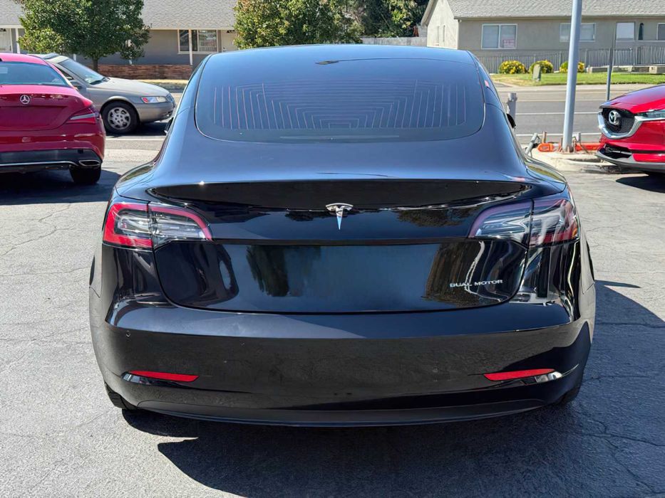 Tesla Model 3 Long Range      2018