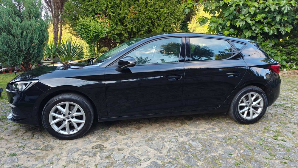 SEAT Leon 1.0 TSI Style Plus 110cv | Digital Cockpit | GPS 10" | Câmara | Keyless | LED
