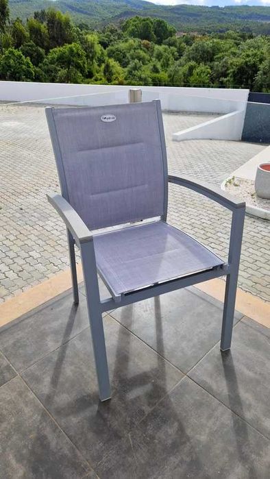 Espreguiçadeira e cadeira de jardim de cor cinza Hespéride