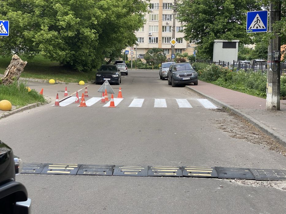 Дорожння розмітка. Нанесеня розмітки для парковки. Різмітка стоянки