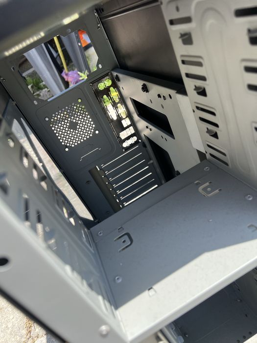 Retro PC Case in Good Condition.502992428336435202